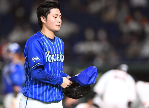 4回裏巨人無死、吉川尚輝の頭部に死球を与え危険球で退場となるDeNA砂田（撮影・たえ見朱実）