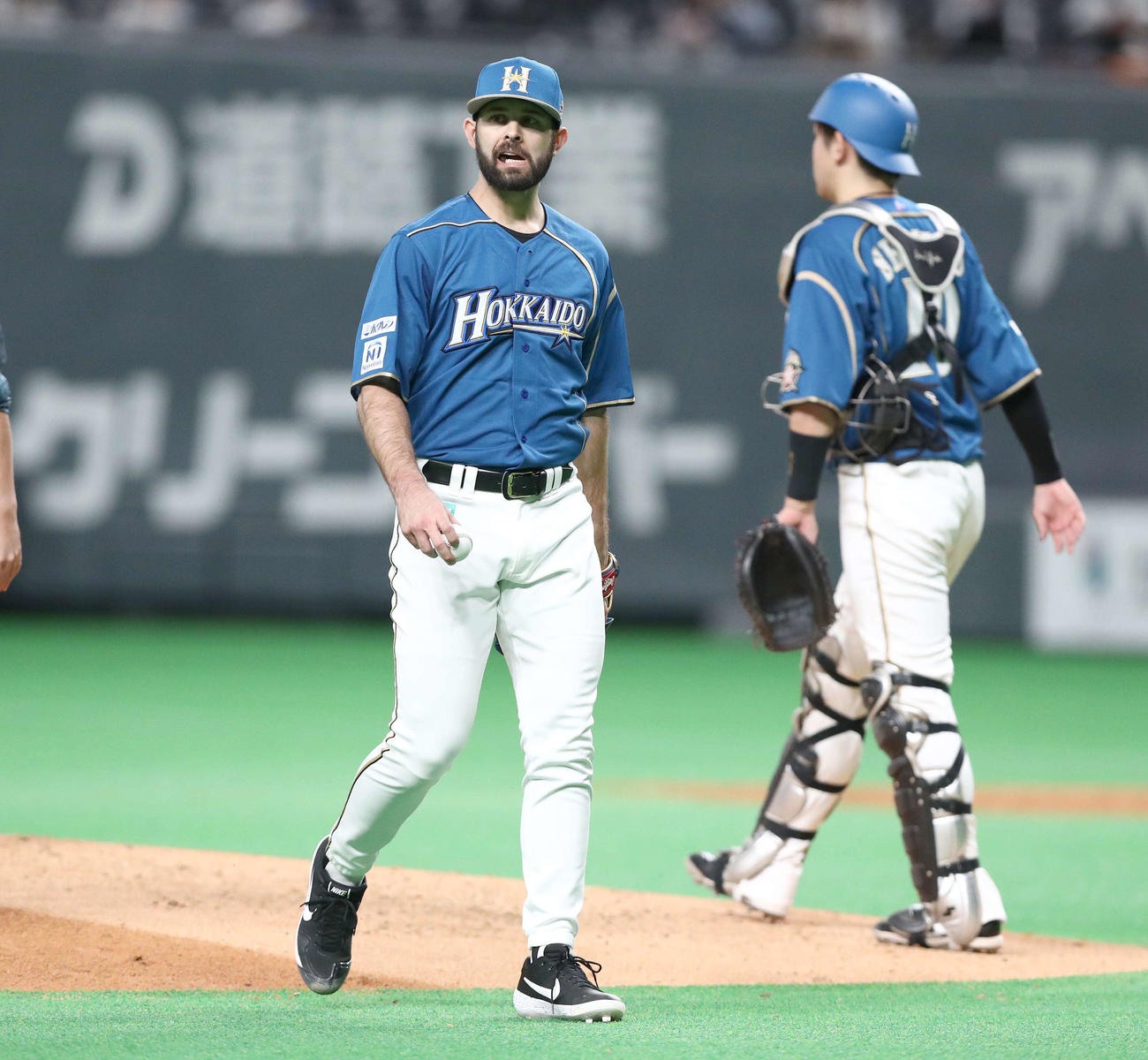 日本ハム対楽天　4回途中で降板するマルティネス（撮影・黒川智章）