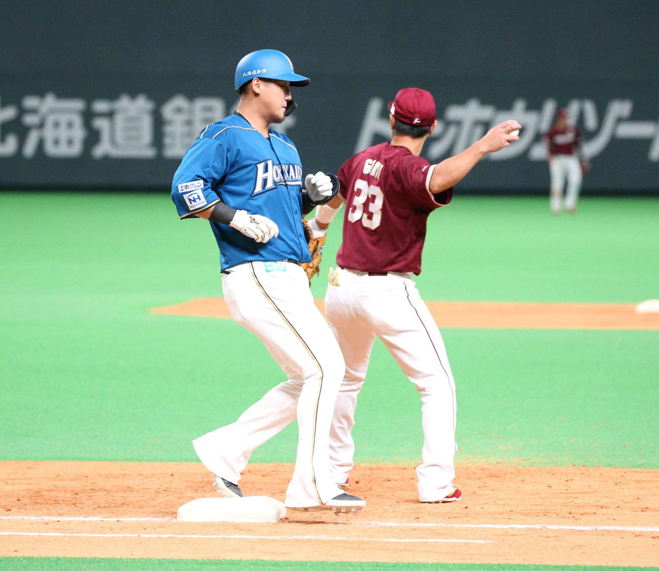日本ハム対楽天　9回裏日本ハム1死、三ゴロに終わる中田（撮影・黒川智章）