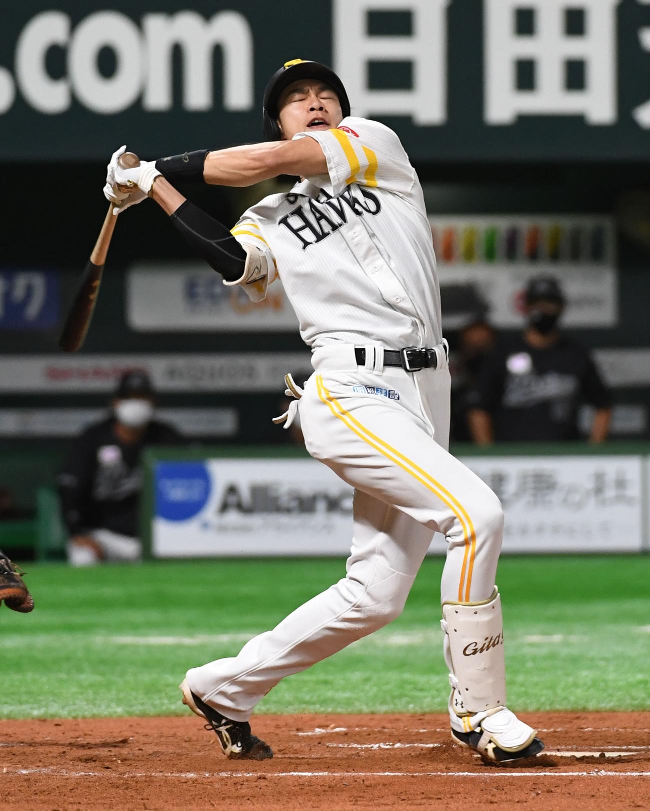 ソフトバンク対ロッテ　6回裏ソフトバンク2死二塁、柳田悠岐は空振りの三振に倒れる（撮影・今浪浩三）