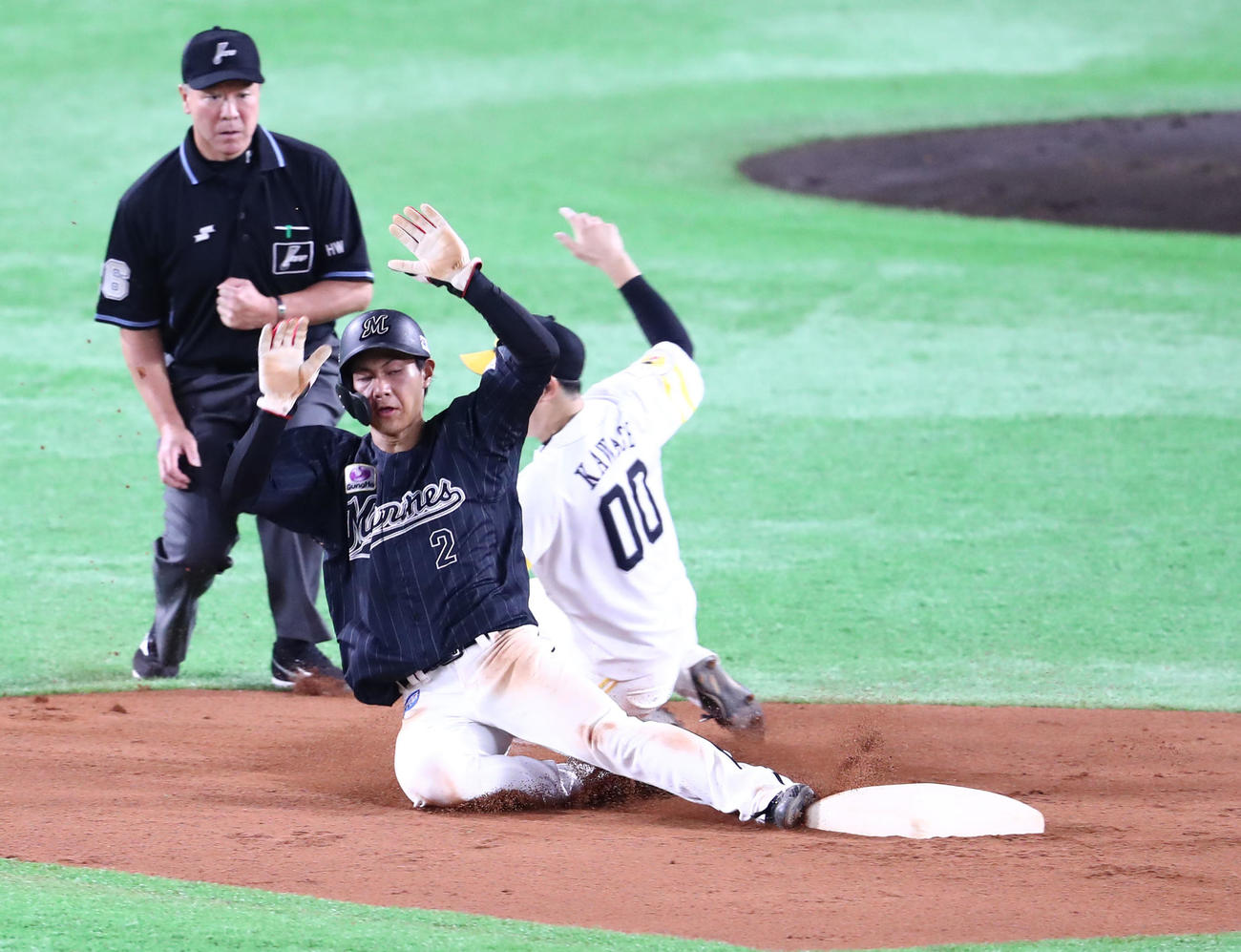 ソフトバンク対ロッテ　6回表ロッテ2死一塁、打者・中村奨吾のとき一塁走者の藤原恭大は二盗成功（撮影・梅根麻紀）