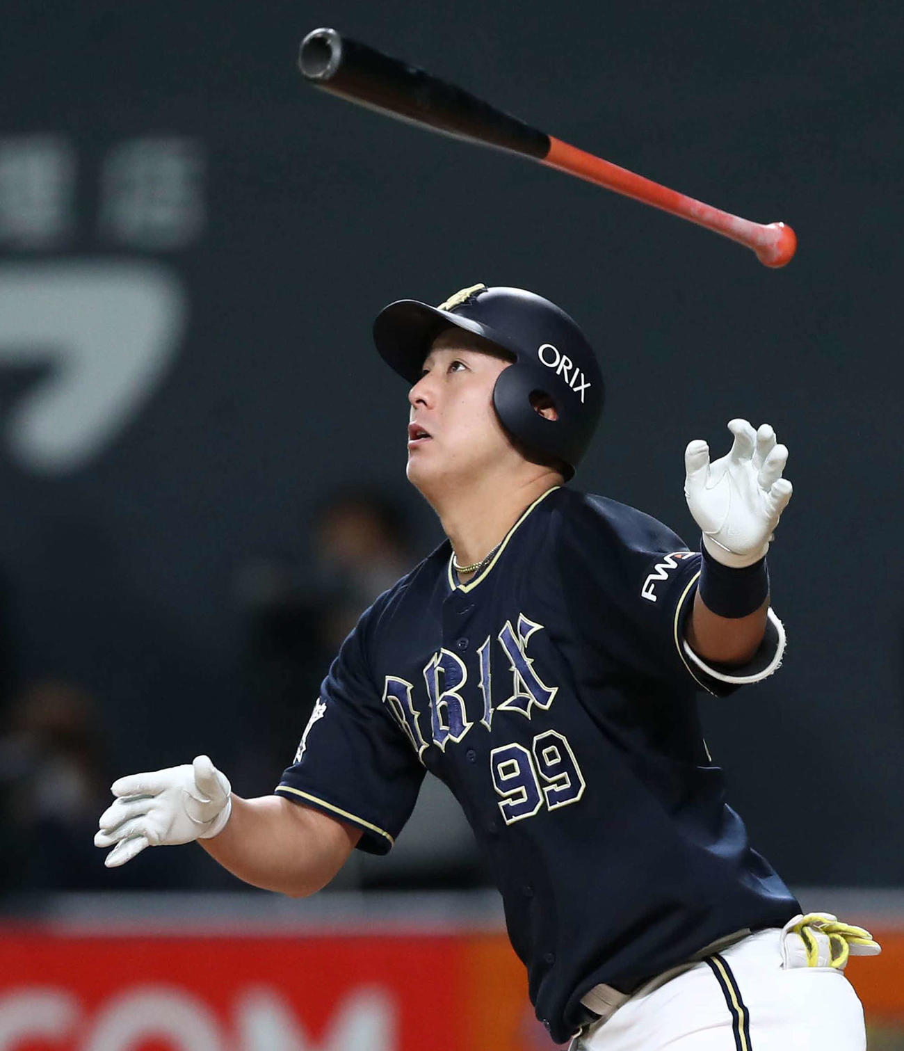 日本ハム対オリックス　4回表オリックス無死、左越え本塁打を放つ杉本（撮影・黒川智章）