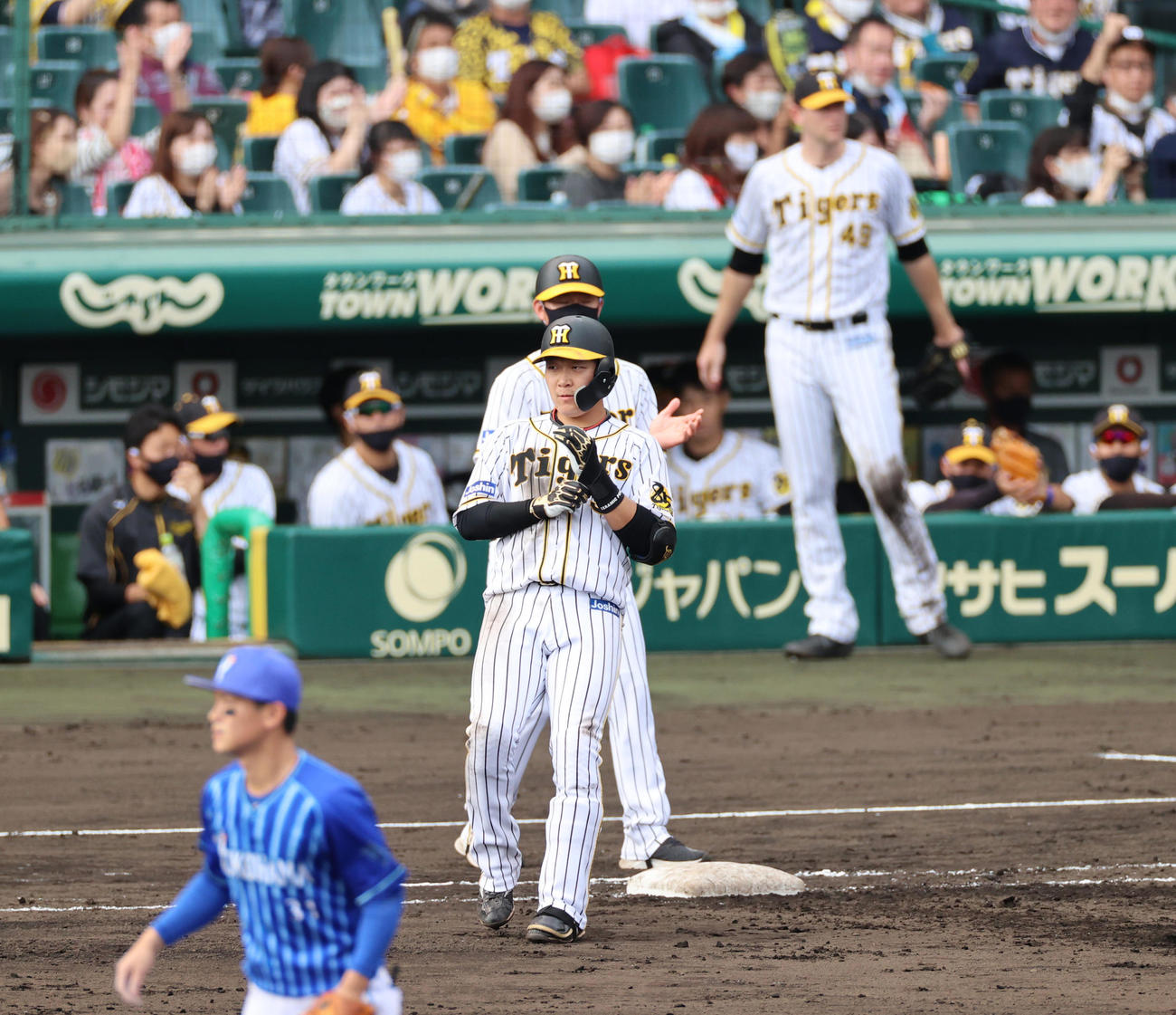 右前へ適時打を放つ大山悠輔（撮影・清水貴仁）
