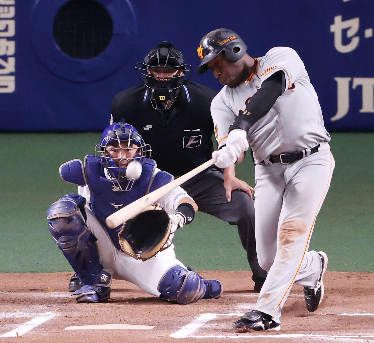 中日対巨人　6回表巨人1死、本塁打を放つウィーラー（撮影・河野匠）