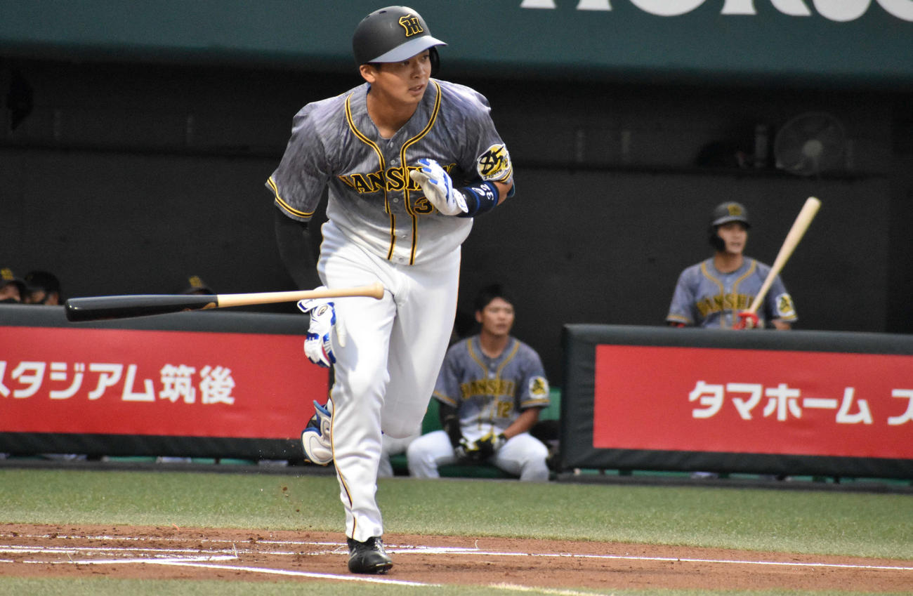 ウエスタン・リーグ、ソフトバンク戦で、1回に先制の右前適時打を放つ阪神井上（撮影・只松憲）