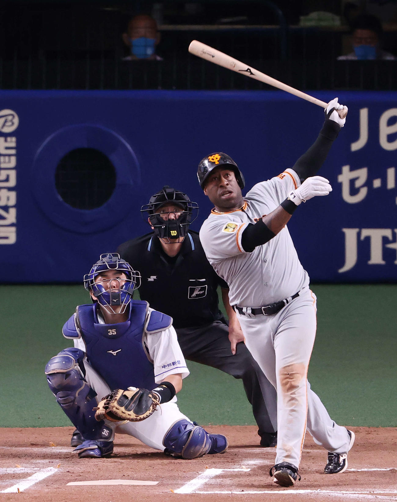 中日対巨人　6回表巨人1死、本塁打を放つウィーラー（撮影・河野匠）