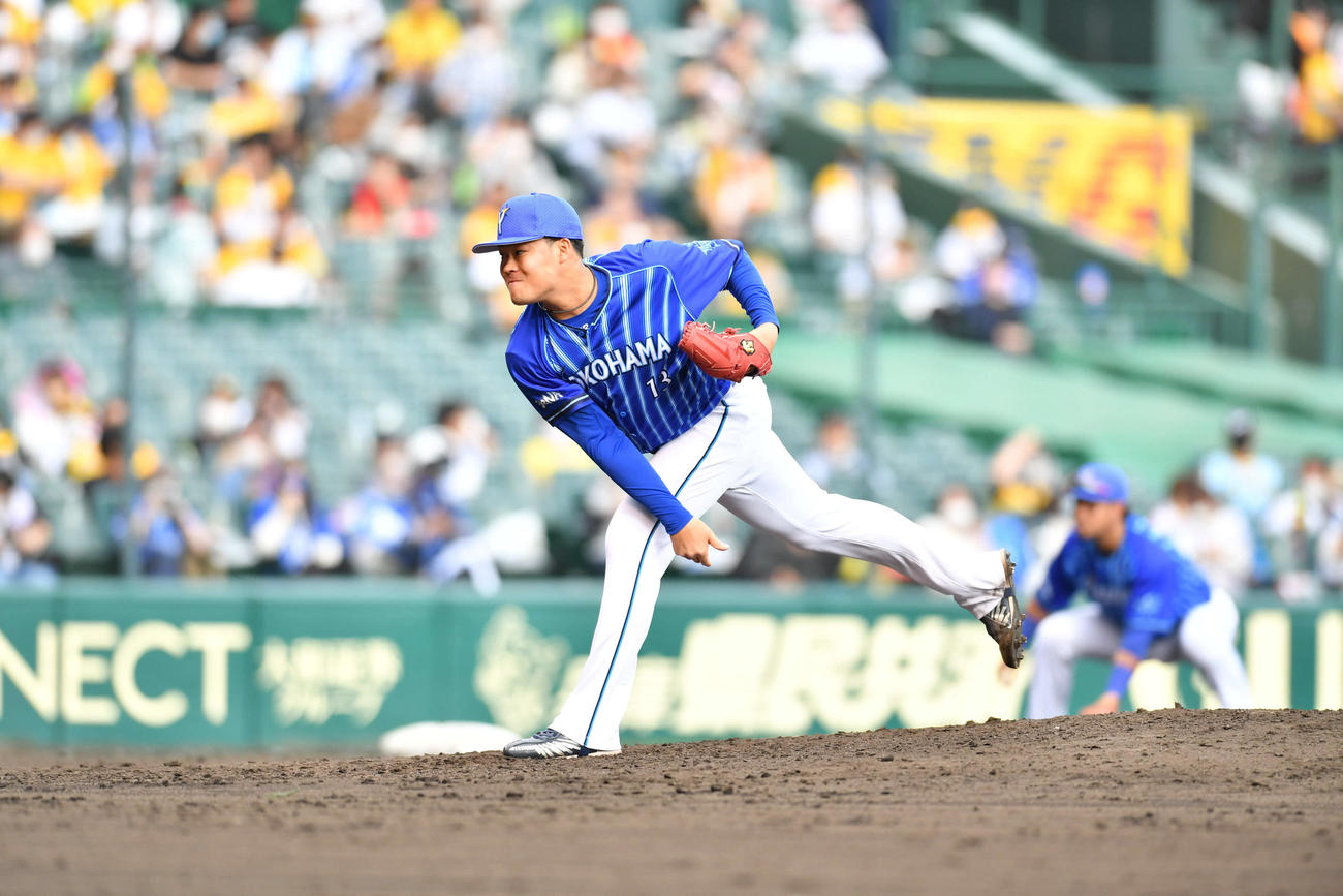 阪神対DeNA　5回裏、DeNA3番手として登板した伊勢（撮影・岩下翔太）