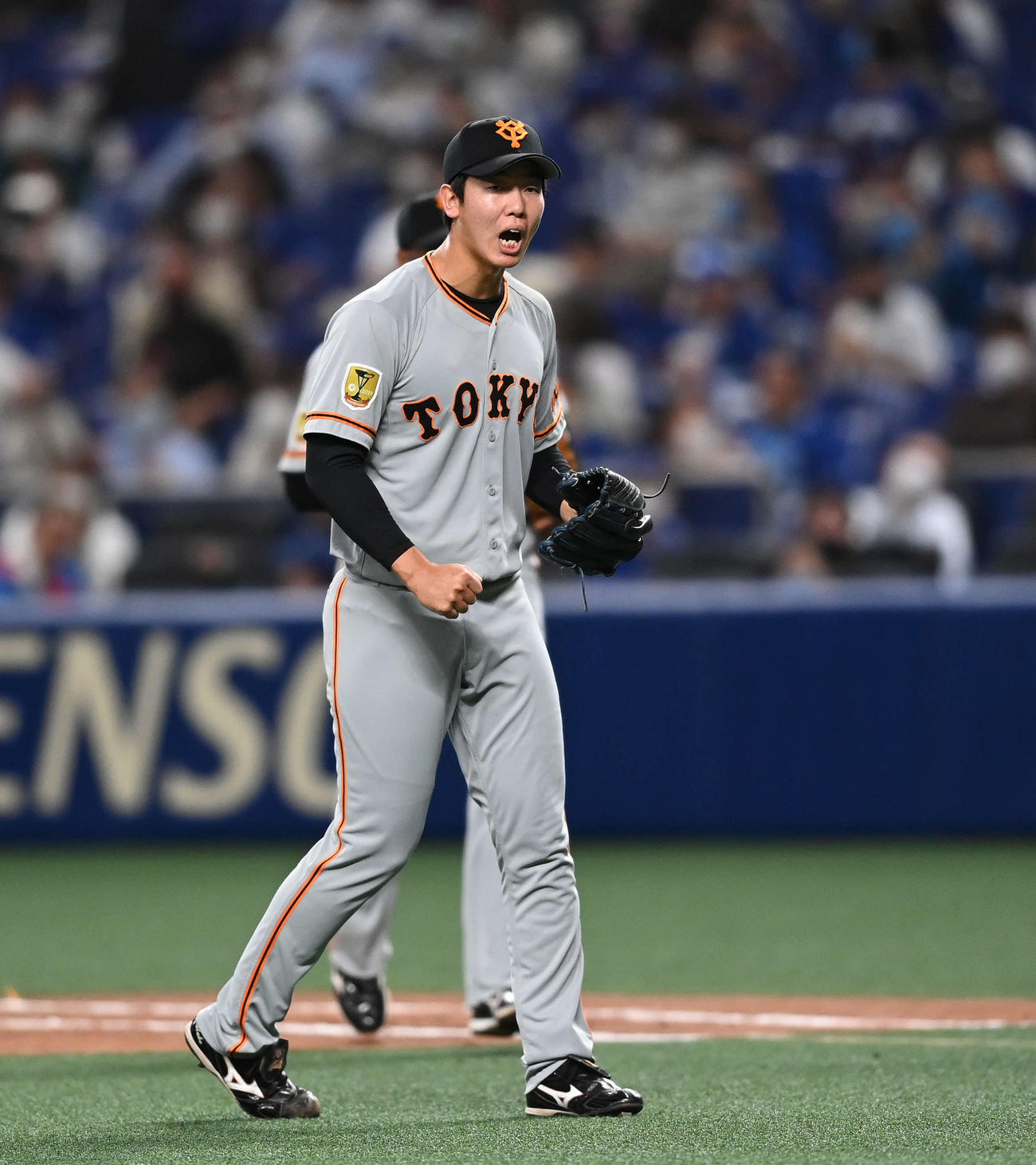 中日対巨人　2回裏中日2死一、三塁、大島を一ゴロに仕留めほえる畠（撮影・鈴木みどり）