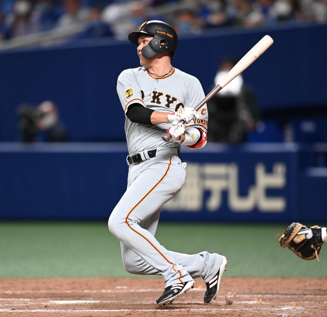 中日対巨人　5回表巨人2死二、三塁、中前2点適時打を放つ坂本（撮影・鈴木みどり）