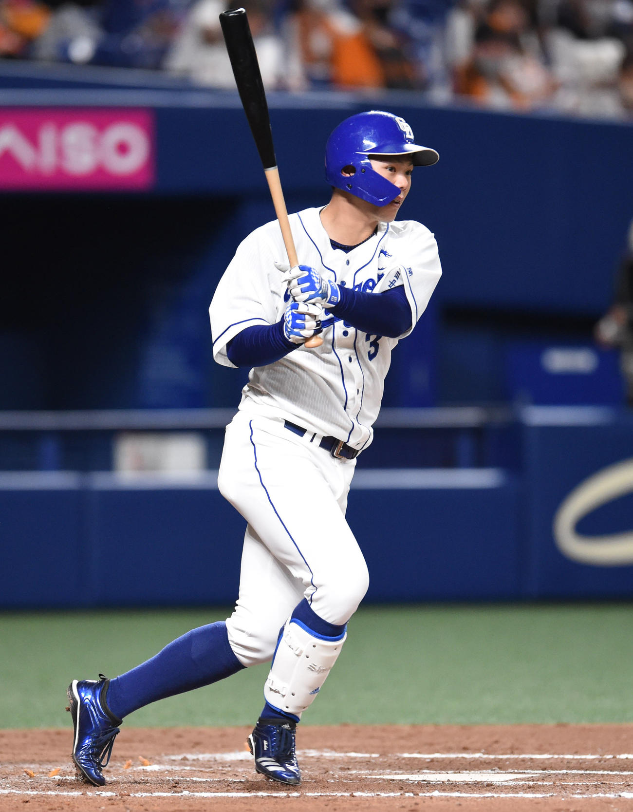 プロ野球中日対巨人　6回裏中日2死二塁、右適時二塁打を放った高橋周平（撮影・森本幸一）
