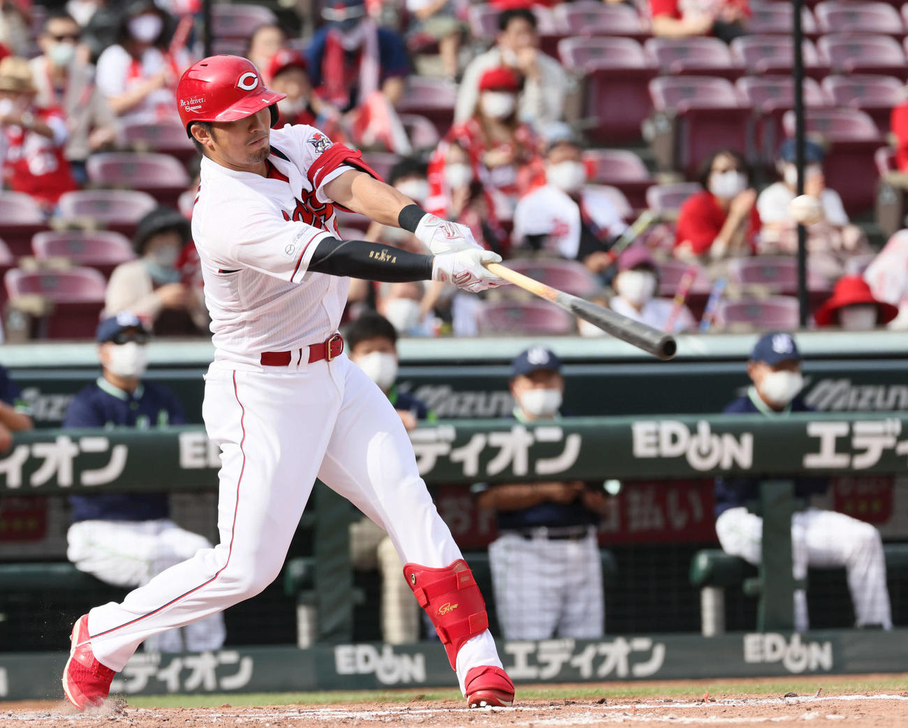 プロ野球広島対ヤクルト　4回裏広島1死三塁、鈴木誠は先制左適時打を放つ（撮影・加藤孝規）