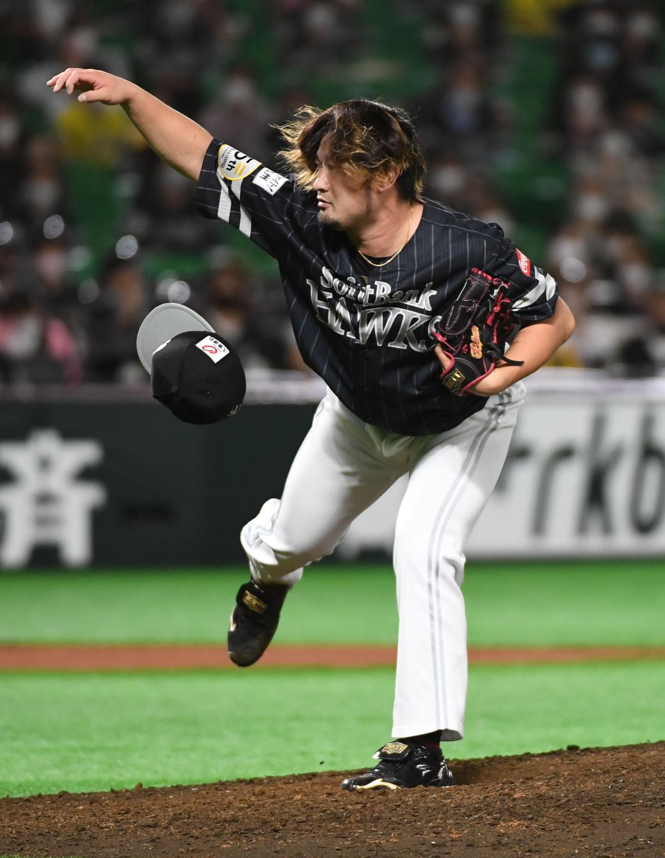 ソフトバンク対ロッテ　9回を抑え100セーブを挙げた森唯斗（撮影・今浪浩三）