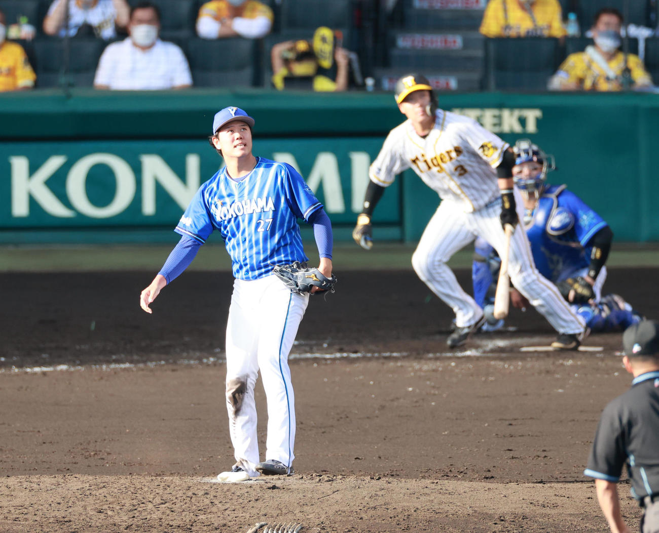 大山悠輔に左越え逆転2点本塁打を浴びる上茶谷大河（撮影・清水貴仁）
