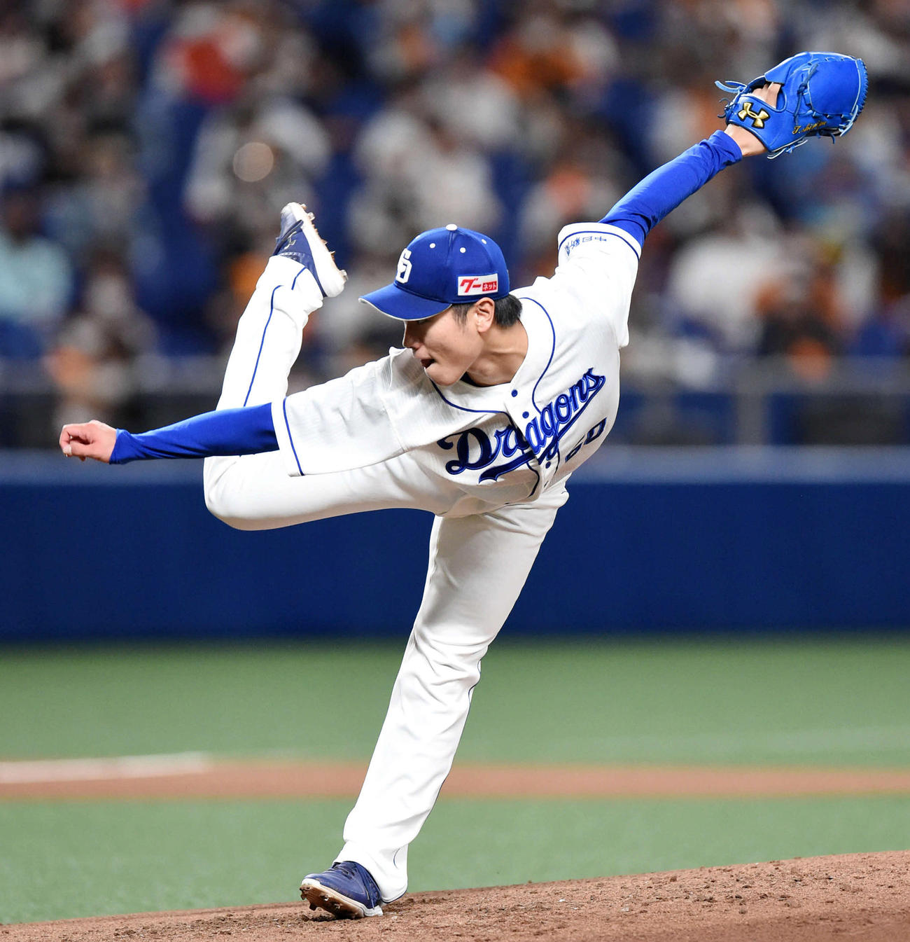 6回途中を無失点に抑える中日先発の清水（撮影・森本幸一）