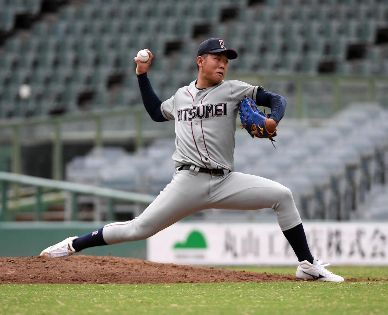 立命大対近大　MAX151キロをマークした立命大1年生の藤本（撮影・前岡正明）