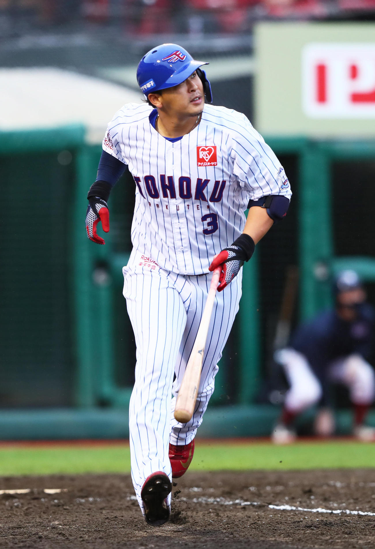楽天対西武　4回裏楽天1死、浅村は今季30号となる右越え本塁打を放つ（撮影・足立雅史）