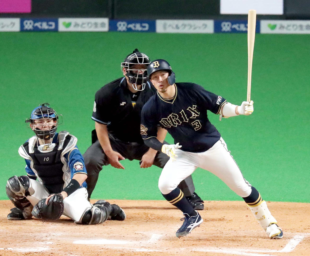 7回表オリックス1死三塁、安達は左前適時打を放つ（撮影・佐藤翔太）