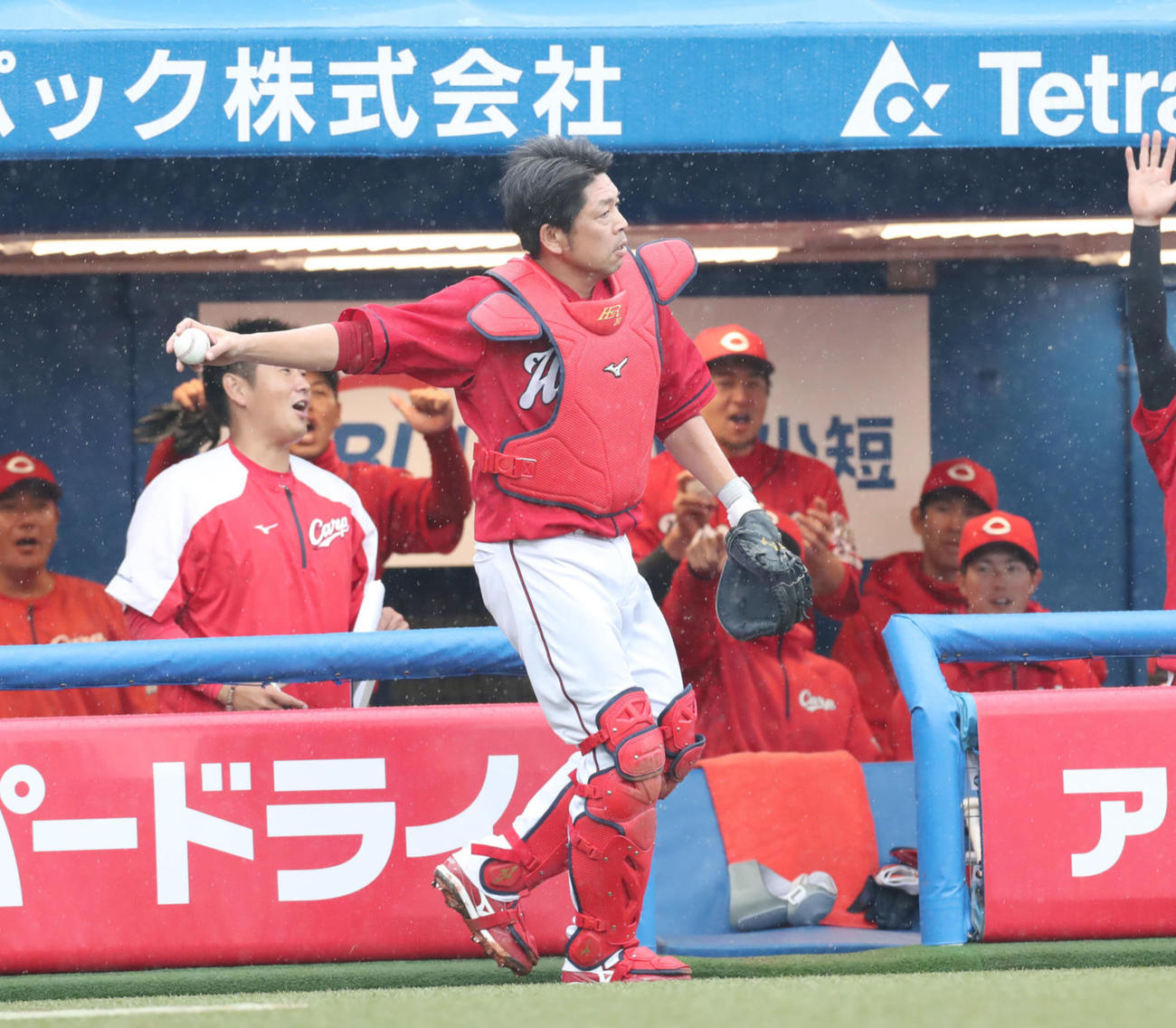 3月10日、ヤクルト戦に出場した広島石原慶幸