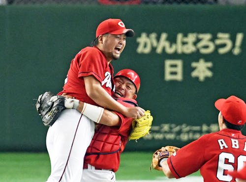 広島石原慶幸が引退、黒田＆新井の背中追い支柱に - プロ野球写真