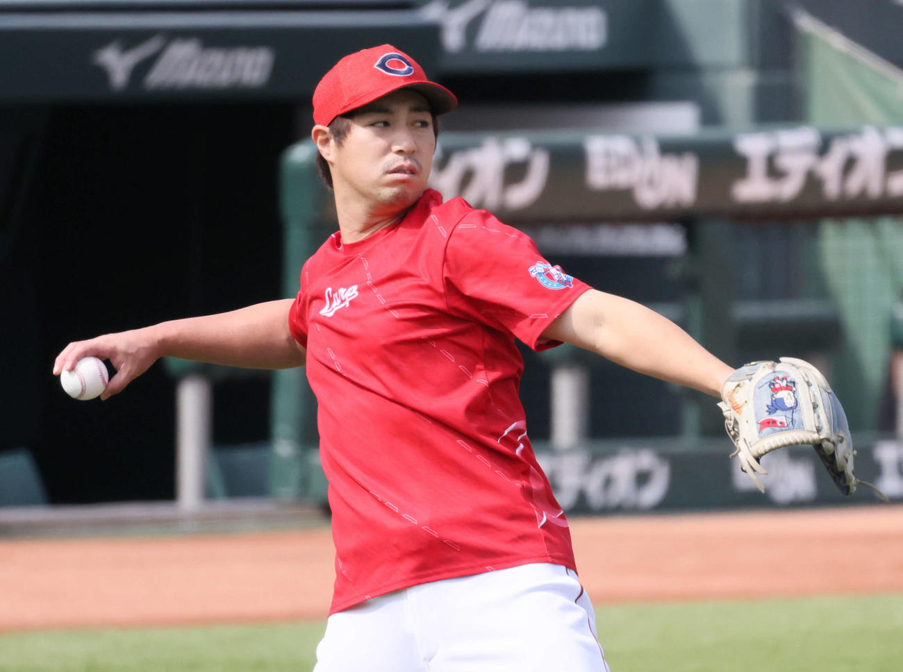キャッチボールをする野村（撮影・加藤孝規）