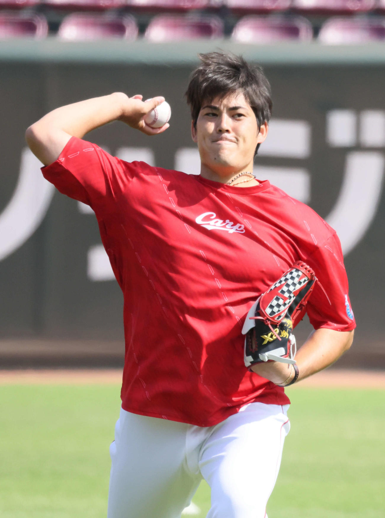 投げ込む九里（撮影・加藤孝規）