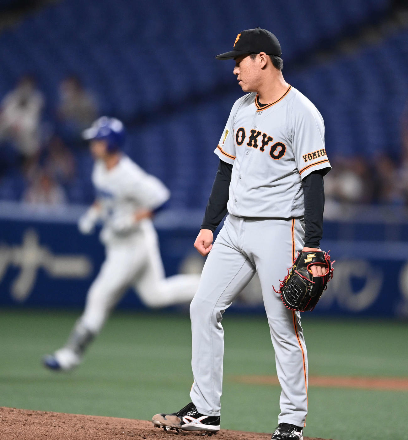 中日対巨人　2回裏中日2死一塁、阿部に左越え2点本塁打を浴びる桜井（撮影・鈴木みどり）