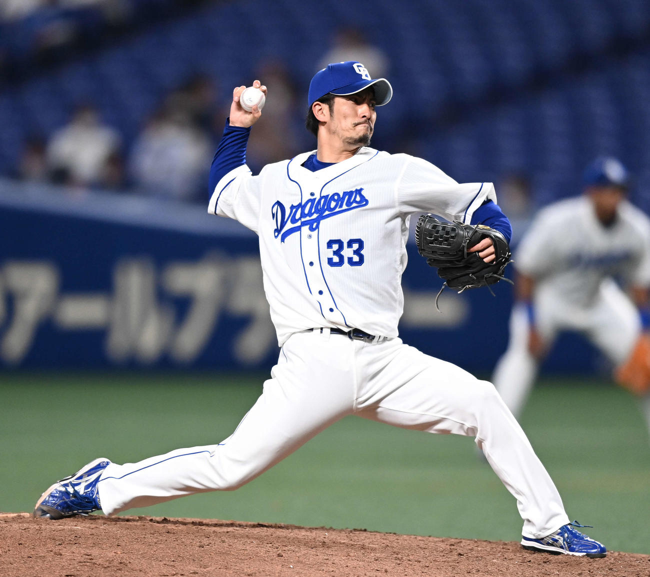 中日対巨人　8回表から3番手で登板した中日祖父江（撮影・鈴木みどり）