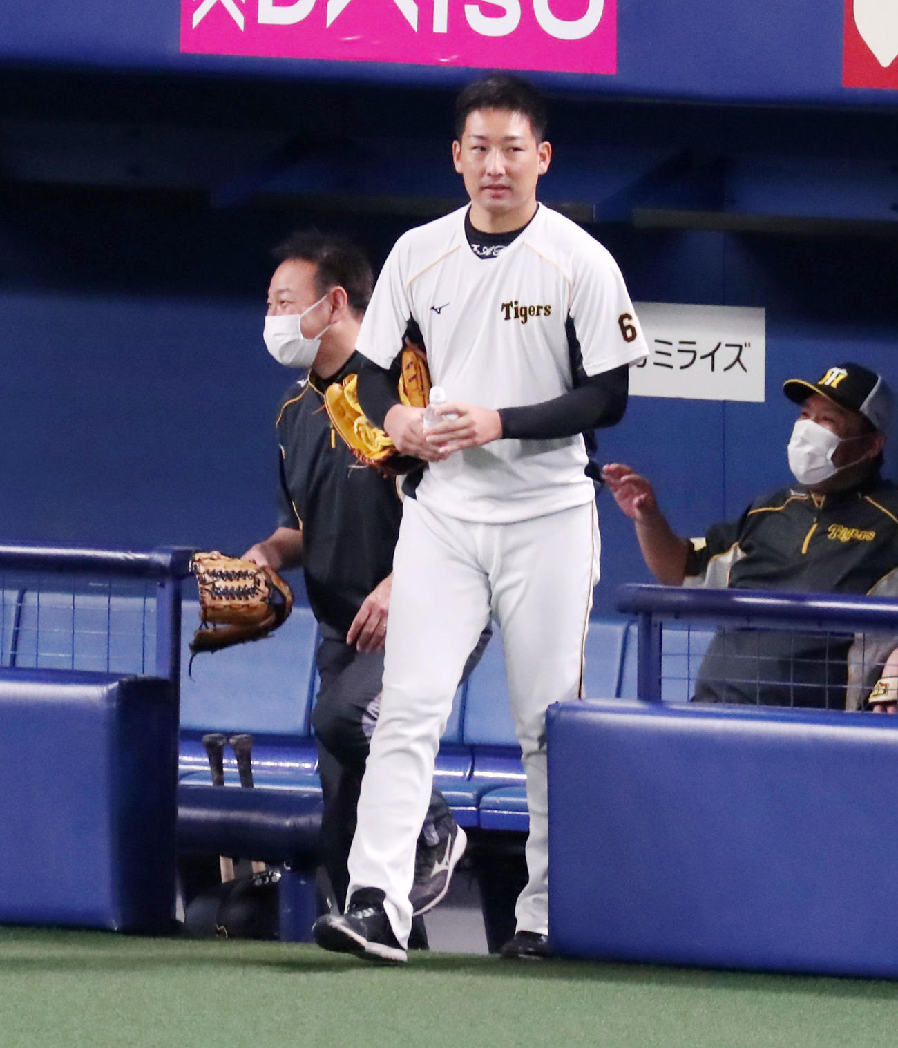 中日対阪神　新型コロナウイルスの濃厚接触者として離脱していた岩崎もこの日から1軍に合流（撮影・加藤哉）