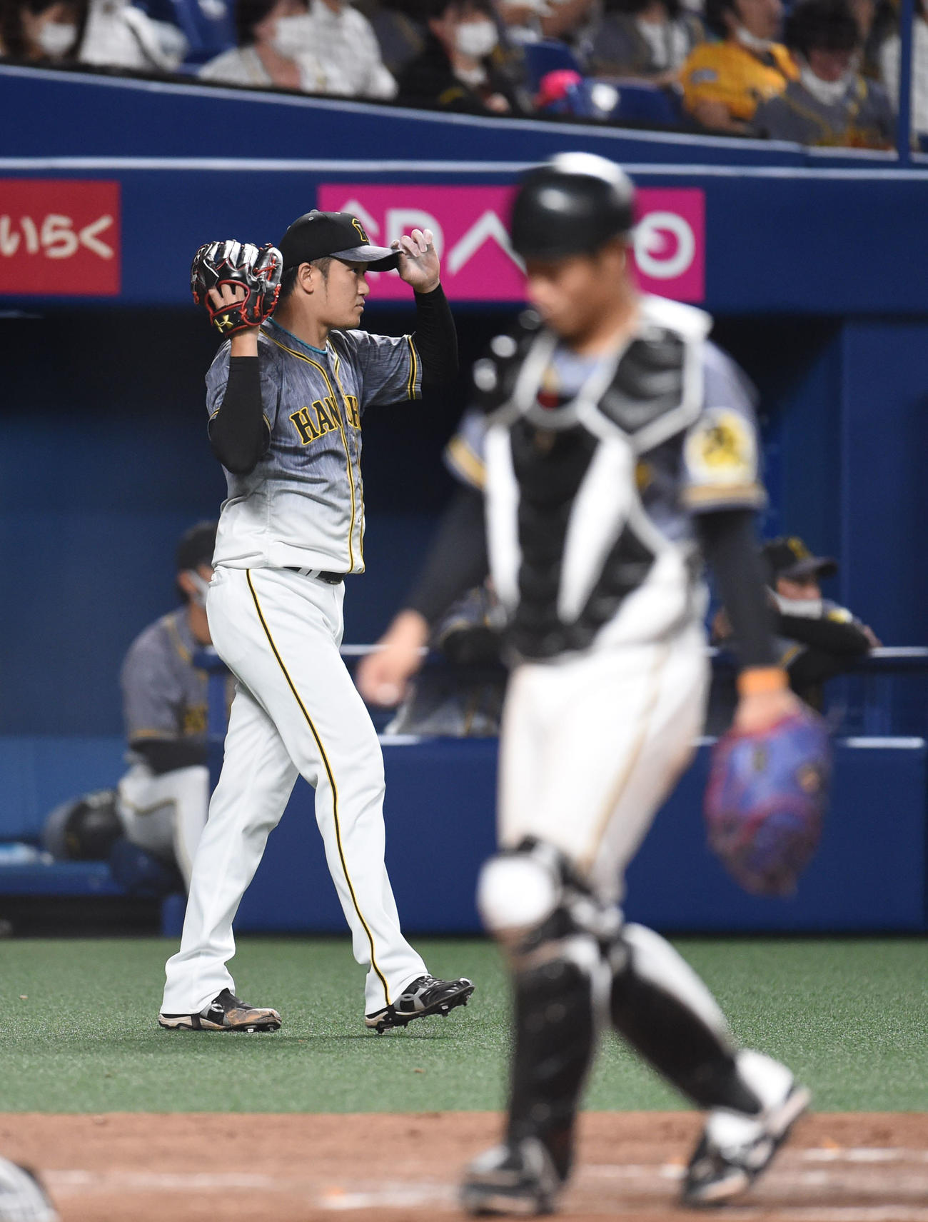 プロ野球中日対阪神　5回裏中日2死一塁、ダヤン・ビシエドに適時二塁打を打たれた阪神2番手の岩貞祐太（撮影・森本幸一）