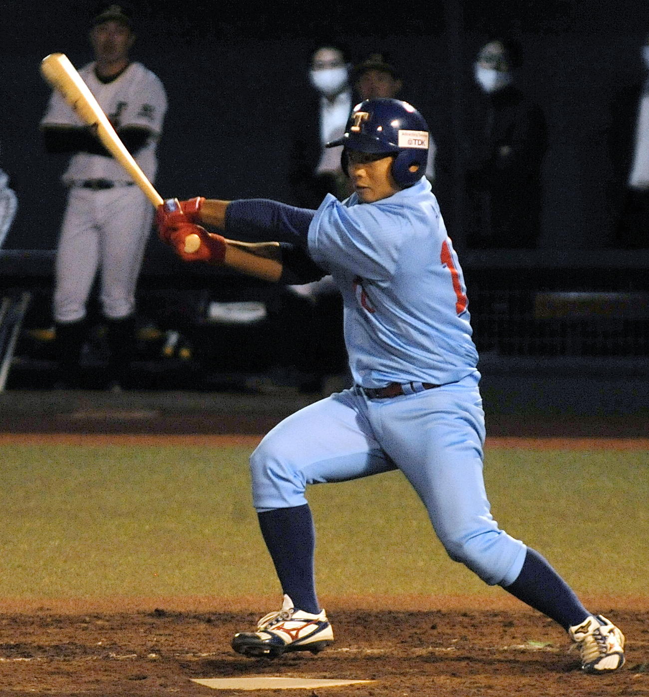 TDK対JR東日本東北　延長12回表TDK1死一、三塁、青木が左越えに決勝三塁打