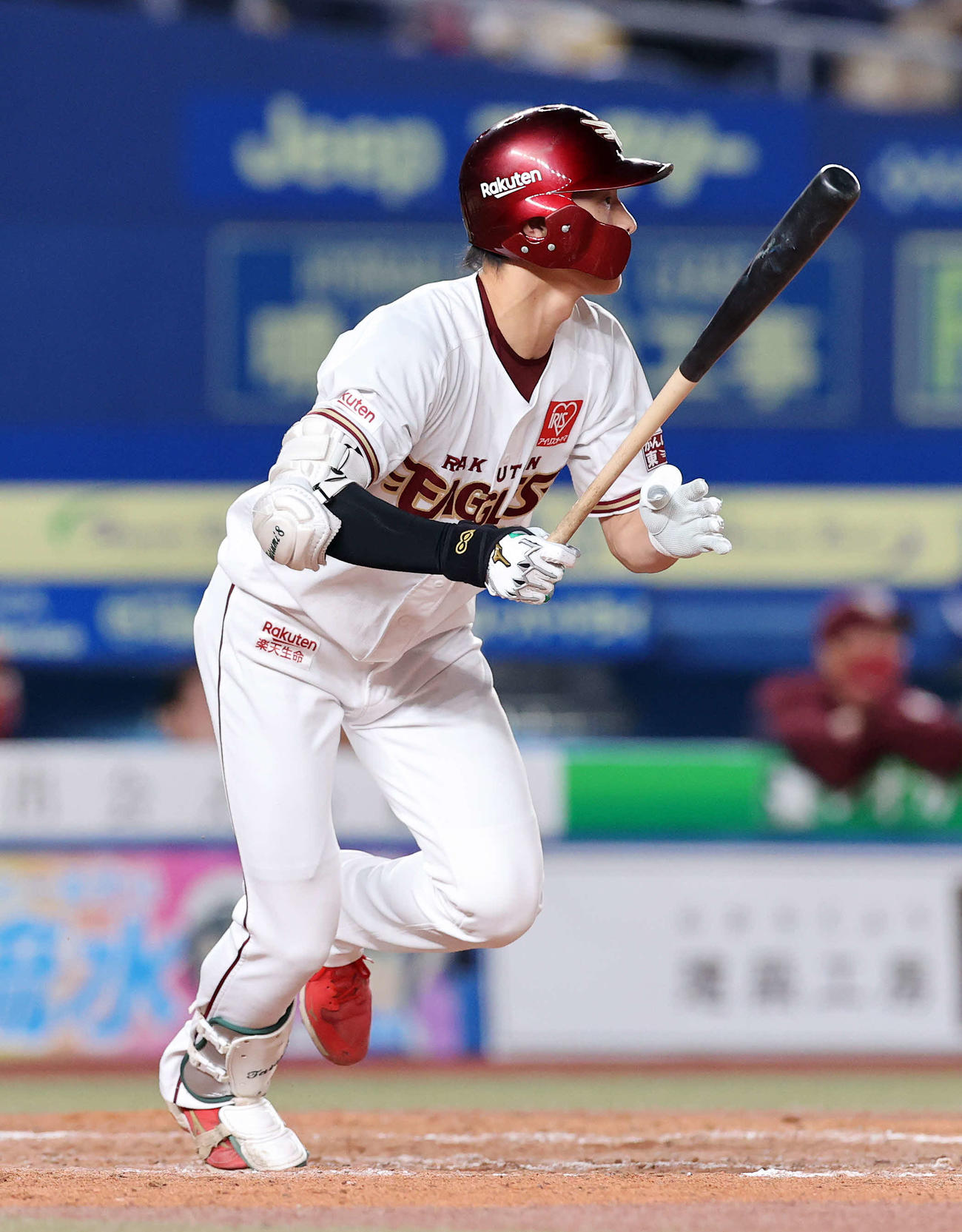 ロッテ対楽天　9回表楽天1死二塁、辰己は中前適時打を放つ（撮影・鈴木正人）
