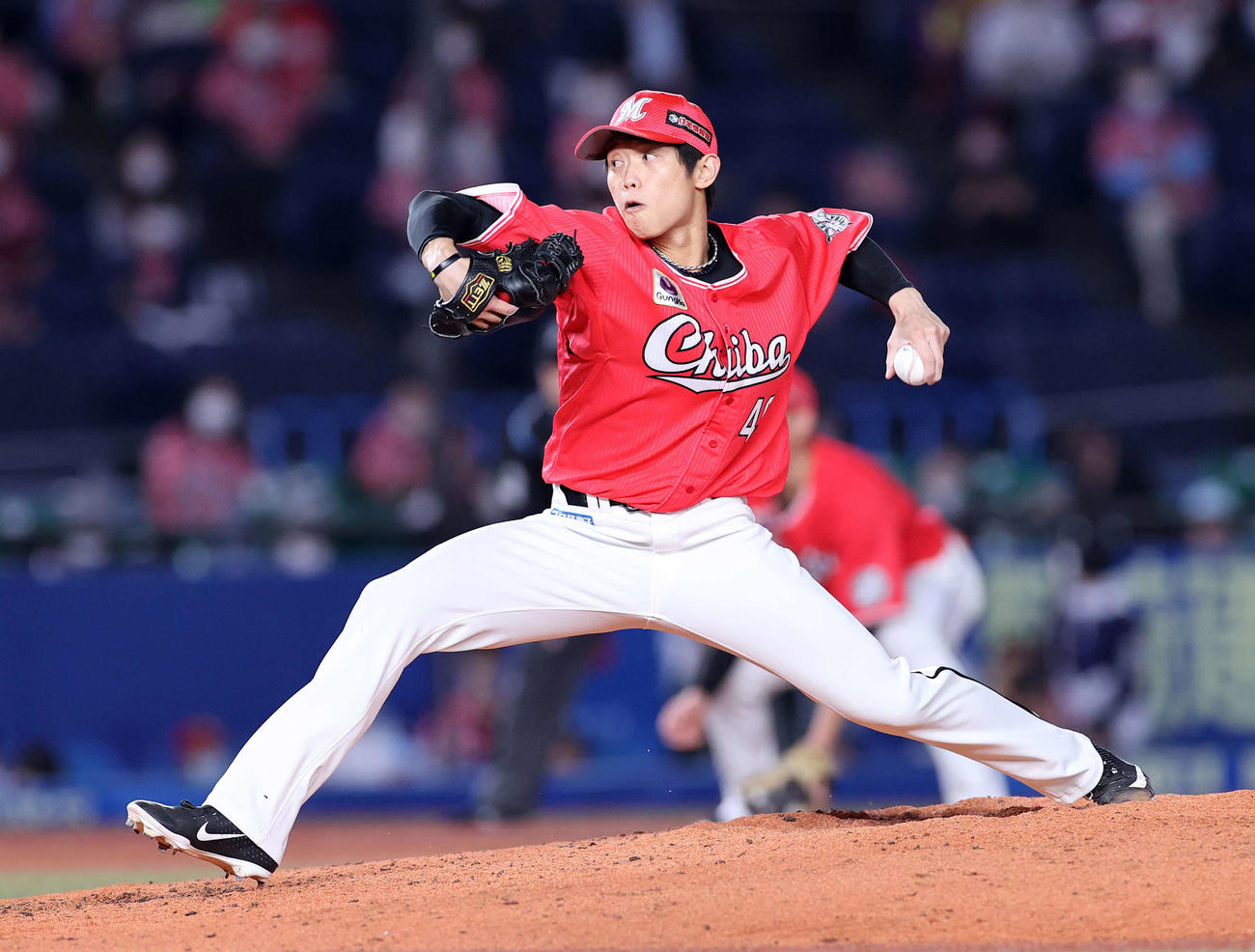 ロッテ対楽天　2番手で力投するロッテのチェン（撮影・鈴木正人）