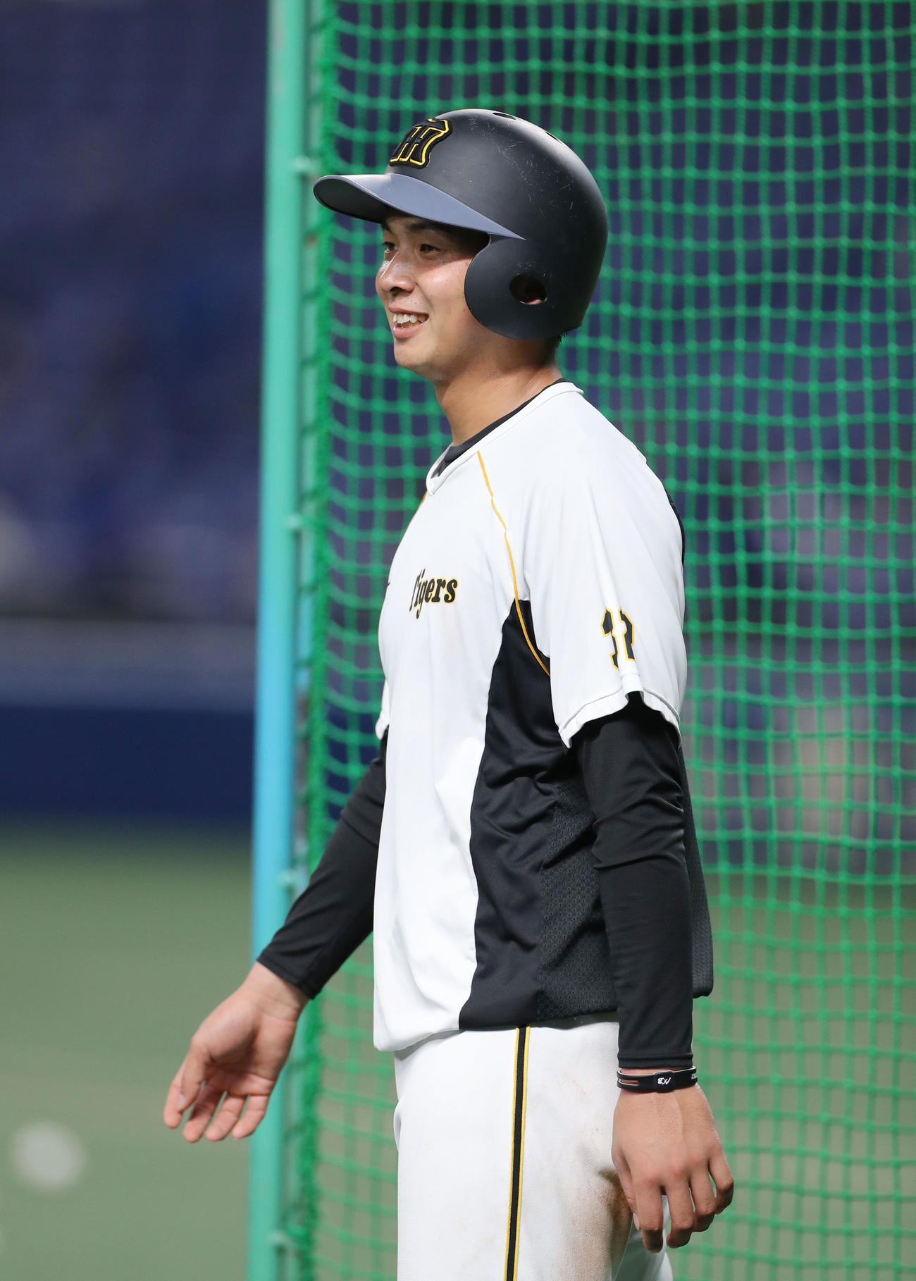 中日対阪神　練習中、笑顔を見せる阪神井上（撮影・前田充）