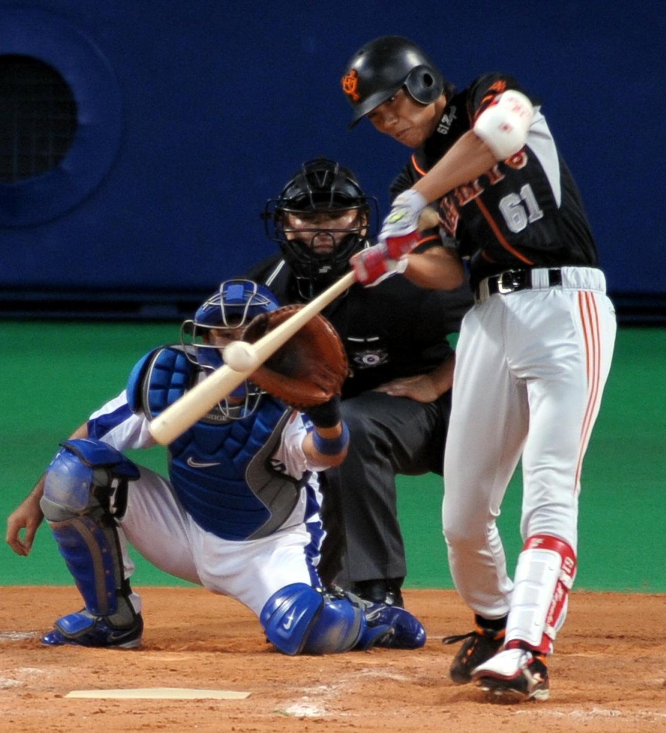 07年9月6日、ナゴヤドームで開催された中日戦で初安打初打点を放つ坂本