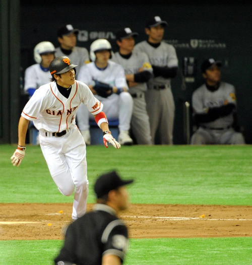 巨人対阪神3回戦　5回裏巨人無死満塁、坂本勇人は満塁本塁打を放つ（2008年4月6日撮影）