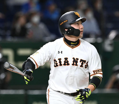 丸は右中間へ今季第20号となるソロ本塁打を放つ（2020年10月7日）