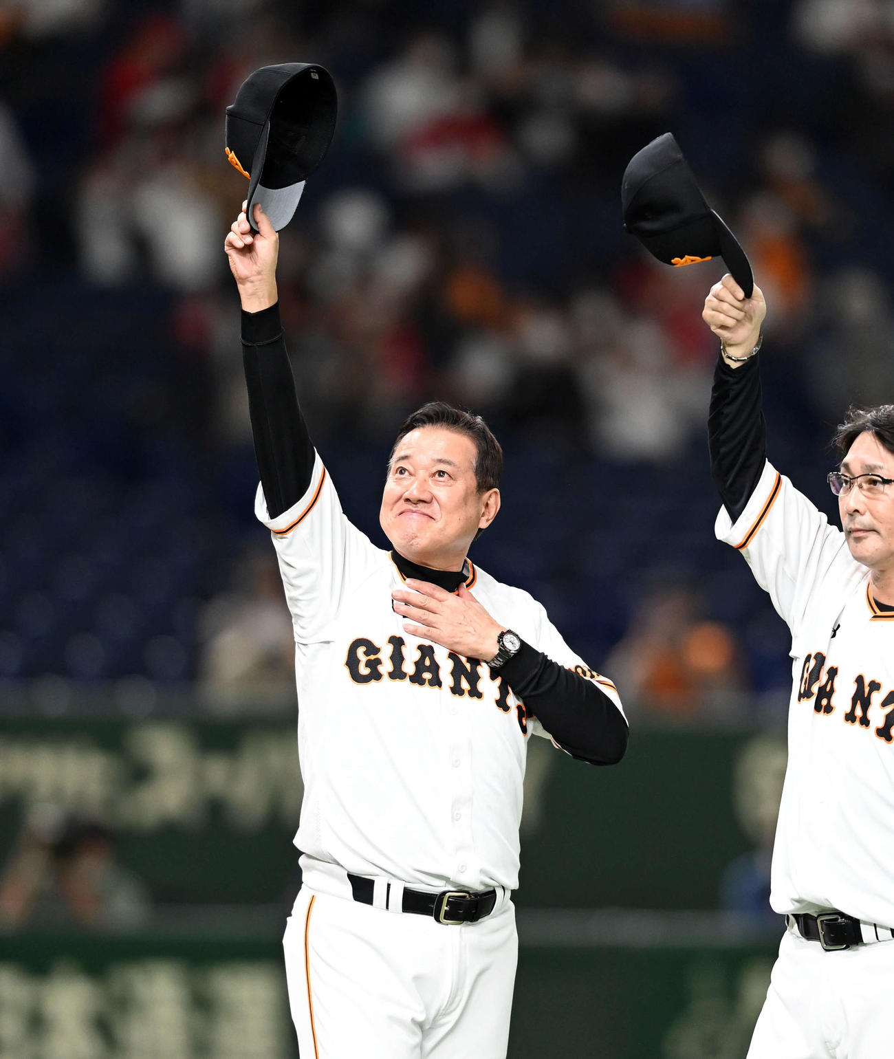 巨人対広島　M9としファンの声援に笑顔で応える巨人原監督（撮影・たえ見朱実）