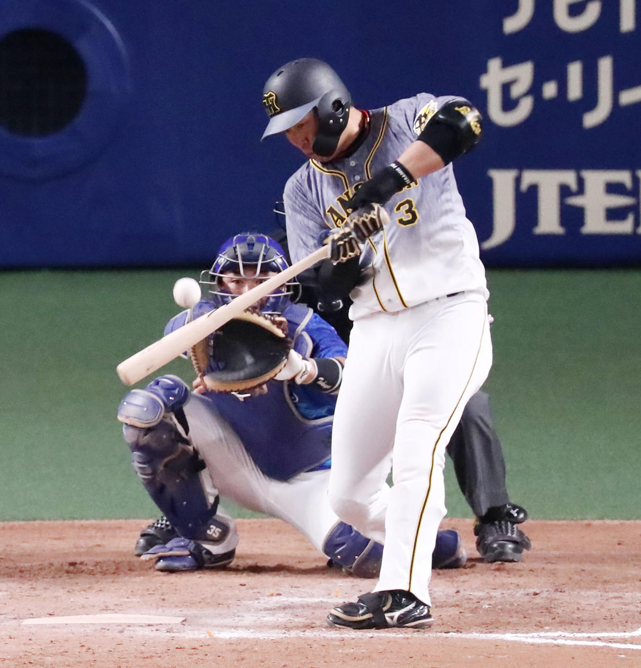 中日対阪神　9回表阪神2死、大山は中前打を放つ（撮影・加藤哉）