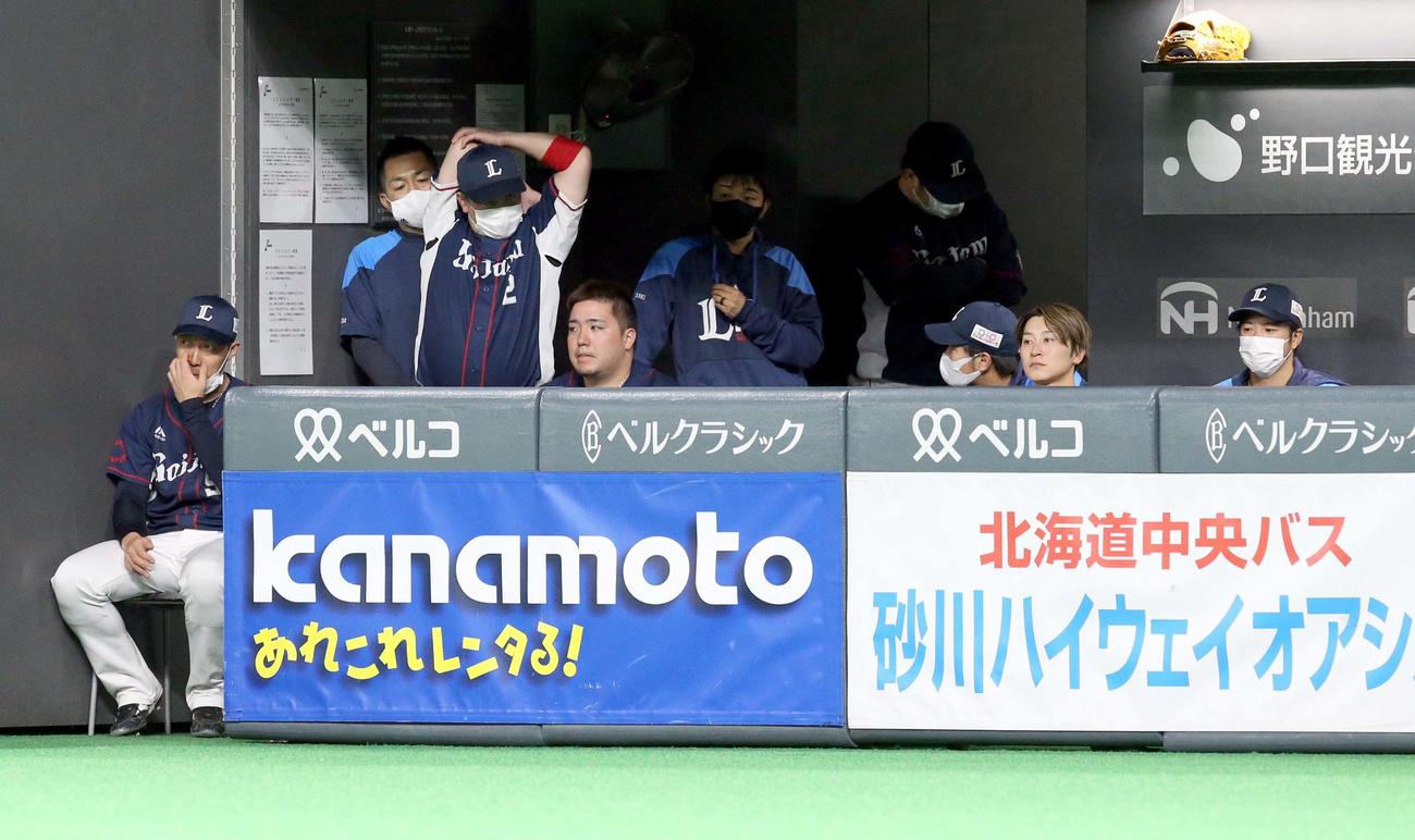 日本ハム対西武　意気消沈の西武ベンチ（撮影・佐藤翔太）