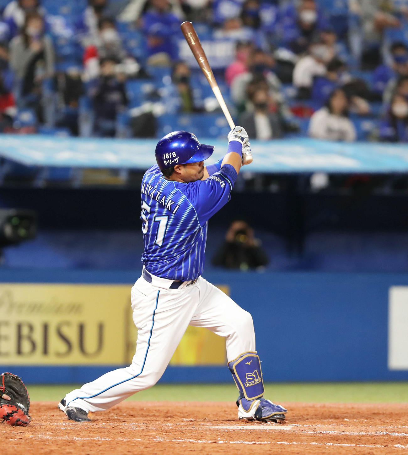 ヤクルト対DeNA　3回表DeNA2死一、三塁、中前適時打を放つ宮崎（撮影・河田真司）