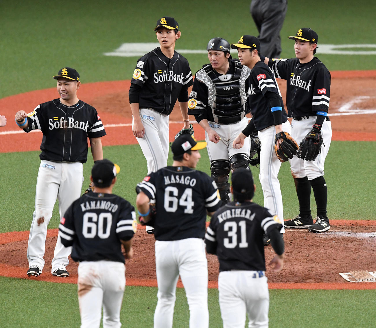 オリックス対ソフトバンク　オリックスに勝利、喜ぶソフトバンクナイン（撮影・前岡正明）