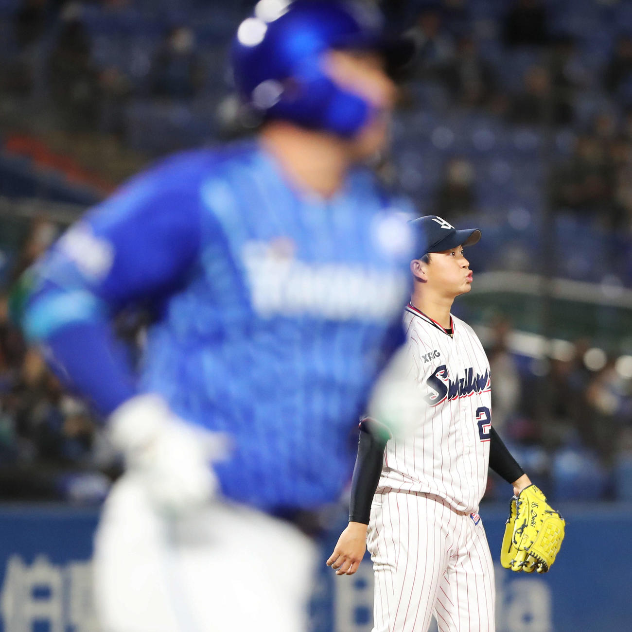 ヤクルト対DeNA　2回表DeNA無死、佐野に右越え先制ソロ本塁打を許す吉田喜（撮影・河田真司）