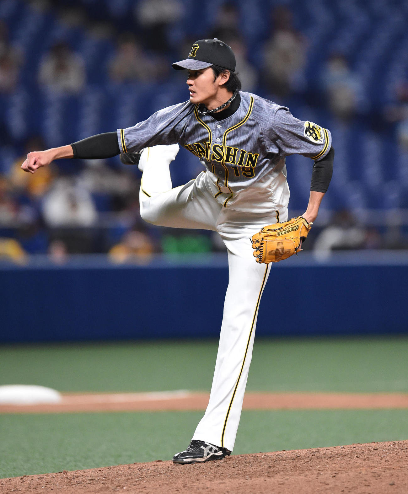 中日対阪神　5回裏、阪神2番手で登板する藤浪晋太郎（撮影・森本幸一）