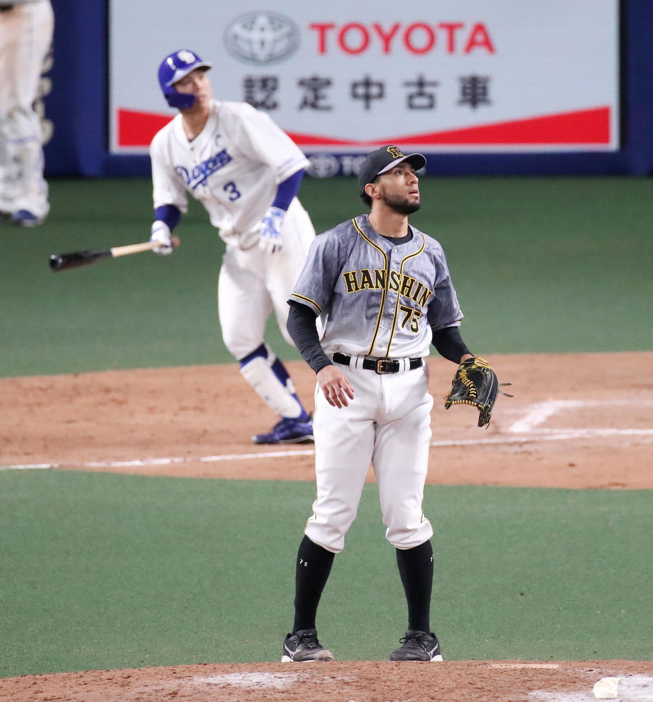 中日対阪神　9回裏中日2死二、三塁、スアレスは高橋に左越えサヨナラ3点本塁打を浴びる（撮影・加藤哉）