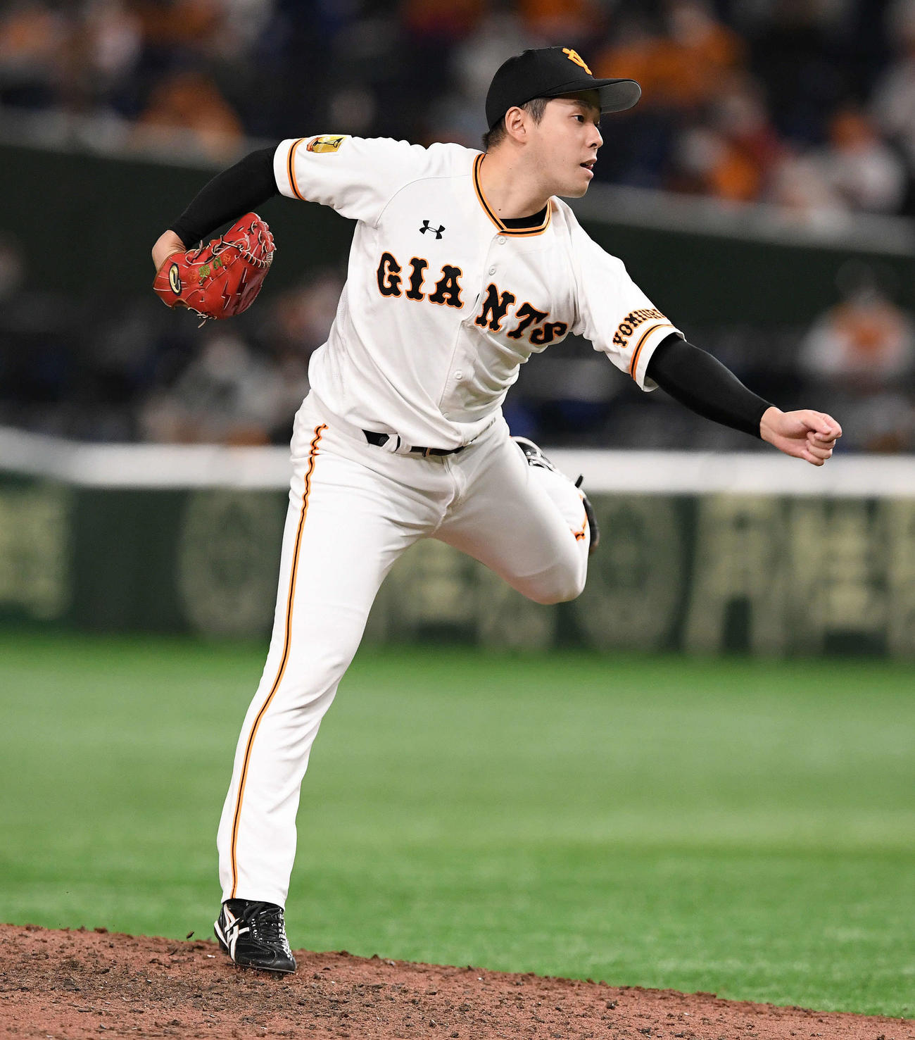 巨人対広島　6回表、巨人2番手で投球する大江（撮影・滝沢徹郎）