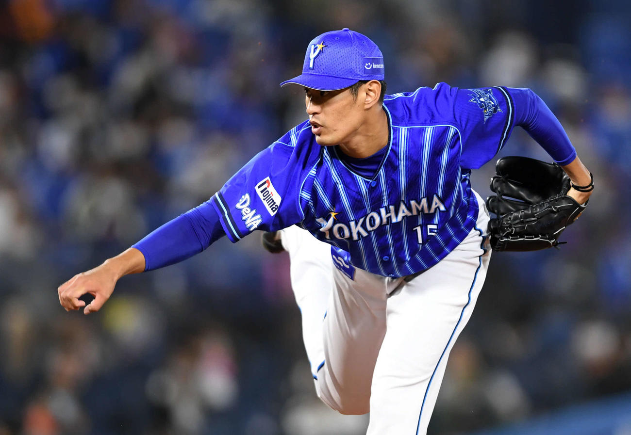 DeNA対巨人　力投するDeNA先発の井納（撮影・横山健太）