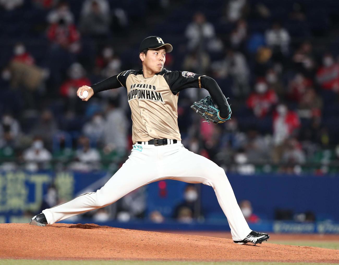 ロッテ対日本ハム　日本ハム先発の杉浦（撮影・黒川智章）
