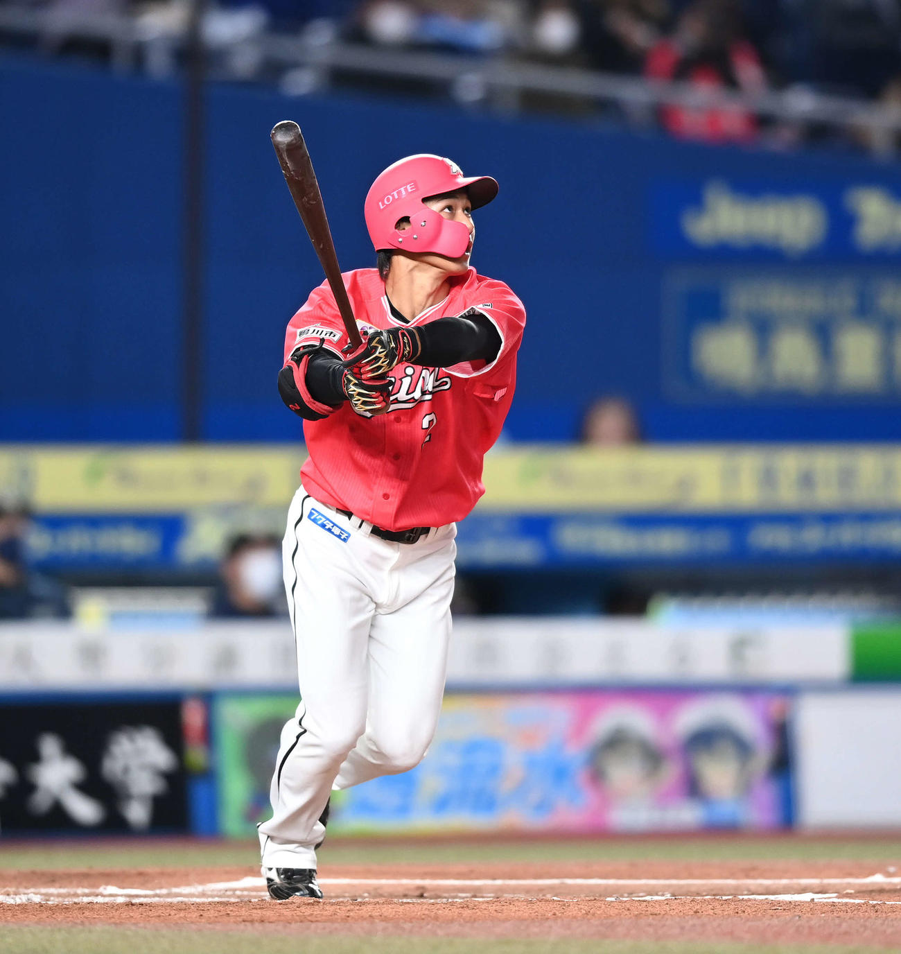 ロッテ対日本ハム　1回裏ロッテ無死、先制の右越えソロ本塁打を放つ藤原（撮影・鈴木みどり）