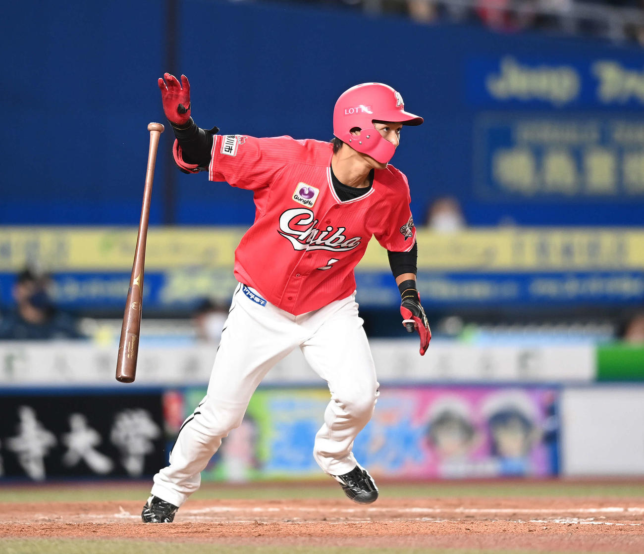 ロッテ対日本ハム　3回裏ロッテ2死、右前打を放つ藤原（撮影・鈴木みどり）