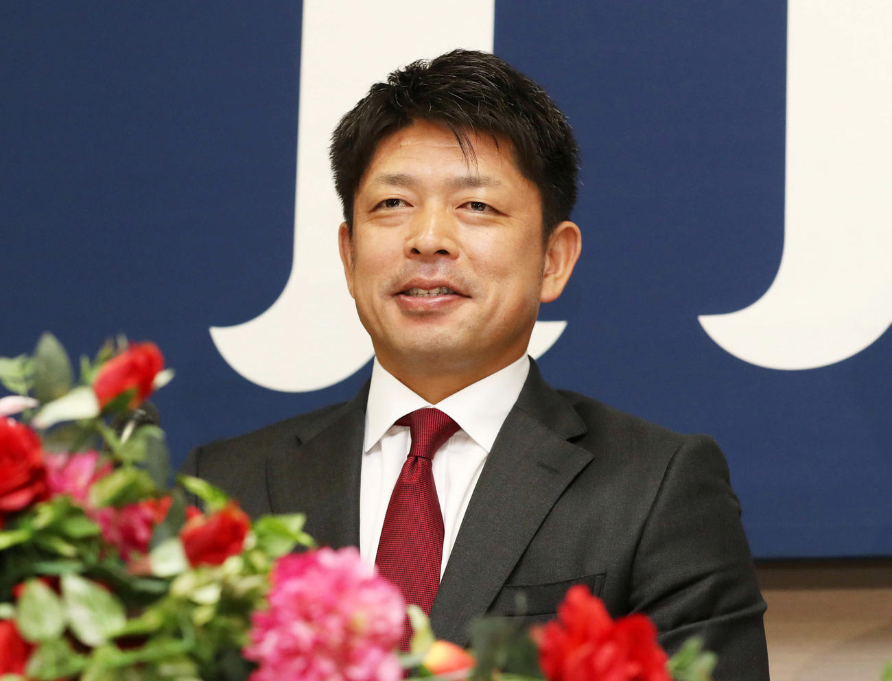 引退会見を行う石原慶幸（撮影・加藤孝規）